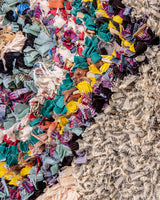 Moderner Designer handgefertigter Berber Teppich aus Marokko Beniourain mit schönen Farben und Mustern