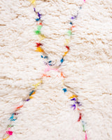 Moderner Designer handgefertigter Berber Teppich aus Marokko Beniourain mit schönen Farben und Mustern