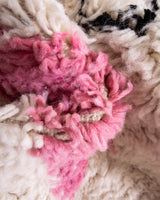 Moderner Designer handgefertigter Berber Teppich aus Marokko Beniourain mit schönen Farben und Mustern