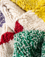 Moderner Designer handgefertigter Berber Teppich aus Marokko Beniourain mit schönen Farben und Mustern