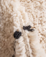 Moderner Designer handgefertigter Berber Teppich aus Marokko Beniourain mit schönen Farben und Mustern