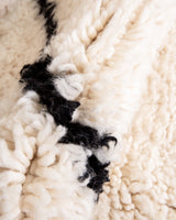 Moderner Designer handgefertigter Berber Teppich aus Marokko Beniourain mit schönen Farben und Mustern