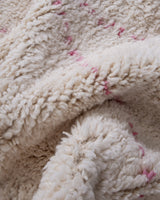 Moderner Designer handgefertigter Berber Teppich aus Marokko Beniourain mit schönen Farben und Mustern