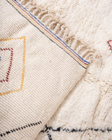 Moderner Designer handgefertigter Berber Teppich aus Marokko Beniourain mit schönen Farben und Mustern