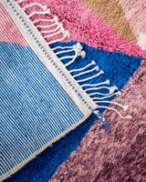 Moderner Designer handgefertigter Berber Teppich aus Marokko Beniourain mit schönen Farben und Mustern