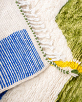 Moderner Designer handgefertigter Berber Teppich aus Marokko Beniourain mit schönen Farben und Mustern