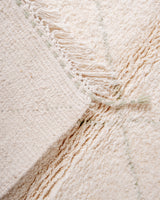 Moderner, handgefertigter Berber-Teppich aus Marokko. Beniourain-Teppich mit schönen Farben und Mustern und flauschiger Wollstruktur.