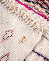 Moderner Designer handgefertigter Berber Teppich aus Marokko Beniourain mit schönen Farben und Mustern