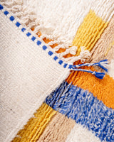 Moderner Designer handgefertigter Berber Teppich aus Marokko Beniourain mit schönen Farben und Mustern