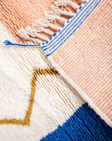 Moderner Designer handgefertigter Berber Teppich aus Marokko Beniourain mit schönen Farben und Mustern