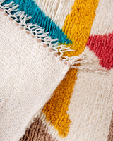 Moderner Designer handgefertigter Berber Teppich aus Marokko Beniourain mit schönen Farben und Mustern