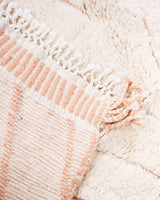 Moderner Designer handgefertigter Berber Teppich aus Marokko Beniourain mit schönen Farben und Mustern