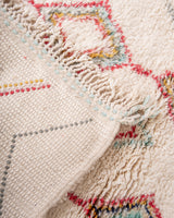 Moderner Designer handgefertigter Berber Teppich aus Marokko Beniourain mit schönen Farben und Mustern