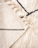 Moderner Designer handgefertigter Berber Teppich aus Marokko Beniourain mit schönen Farben und Mustern