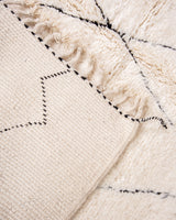 Moderner Designer handgefertigter Berber Teppich aus Marokko Beniourain mit schönen Farben und Mustern