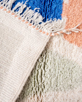 Moderner Designer handgefertigter Berber Teppich aus Marokko Beniourain mit schönen Farben und Mustern