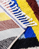 Moderner Designer handgefertigter Berber Teppich aus Marokko Beniourain mit schönen Farben und Mustern