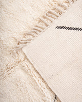 Moderner Designer handgefertigter Berber Teppich aus Marokko Beniourain mit schönen Farben und Mustern