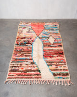Moderner, handgefertigter Berber-Teppich aus Marokko. Vintage-Teppich mit schönen Farben und Mustern und flauschiger Textur.