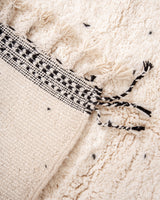 Moderner Designer handgefertigter Berber Teppich aus Marokko Beniourain mit schönen Farben und Mustern