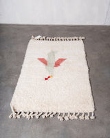 Moderner, handgefertigter Berber-Teppich aus Marokko. Beniourain-Teppich mit schönen Farben und Mustern und flauschiger Wollstruktur.