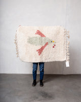 Moderner, handgefertigter Berber-Teppich aus Marokko. Beniourain-Teppich mit schönen Farben und Mustern und flauschiger Wollstruktur.