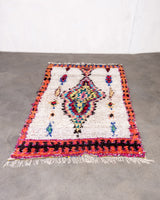 Moderner Designer handgefertigter Berber Teppich aus Marokko Boucherouite mit schönen Farben und Mustern