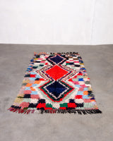 Moderner Designer handgefertigter Berber Teppich aus Marokko Boucherouite mit schönen Farben und Mustern