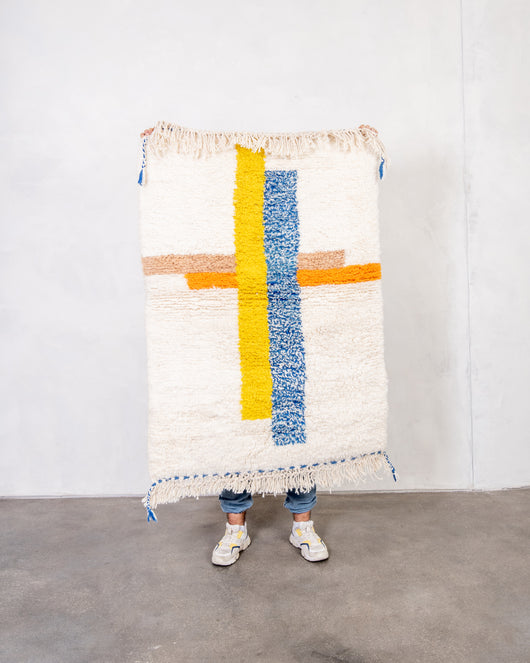Moderner Designer handgefertigter Berber Teppich aus Marokko Beniourain mit schönen Farben und Mustern