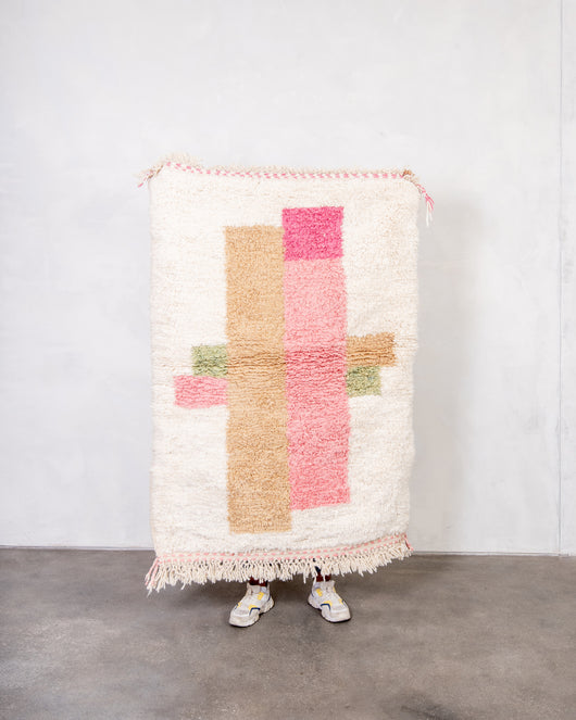 Moderner Designer handgefertigter Berber Teppich aus Marokko Beniourain mit schönen Farben und Mustern