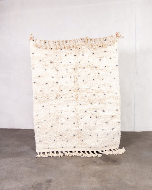 Moderner Designer handgefertigter Berber Teppich aus Marokko Beniourain mit schönen Farben und Mustern