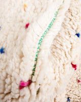 Moderner Designer handgefertigter Berber Teppich aus Marokko Beniourain mit schönen Farben und Mustern