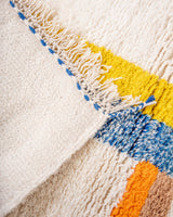 Moderner Designer handgefertigter Berber Teppich aus Marokko Beniourain mit schönen Farben und Mustern