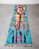 Moderner handgefertigter Berber-Teppich aus Marokko. Boujed mit schönen Farben und Mustern.