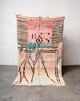 Moderner, handgefertigter Berber-Teppich aus Marokko. Vintage-Teppich mit schönen Farben und Mustern und flauschiger Textur.