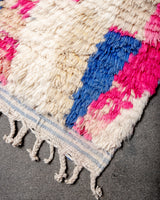 Moderner, handgefertigter Berber-Teppich aus Marokko. Vintage-Teppich mit schönen Farben und Mustern und flauschiger Textur.