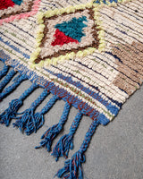 Moderner handgefertigter Berber-Teppich im Vintage-Stil aus Marokko. Boucherouite mit schönen Farben und Mustern.
