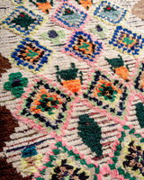 Moderner handgefertigter Berber-Teppich im Vintage-Stil aus Marokko. Boucherouite mit schönen Farben und Mustern.