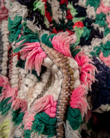 Moderner handgefertigter Berber-Teppich im Vintage-Stil aus Marokko. Boucherouite mit schönen Farben und Mustern.