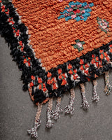 Moderner handgefertigter Berber-Teppich im Vintage-Stil aus Marokko. Boucherouite mit schönen Farben und Mustern.