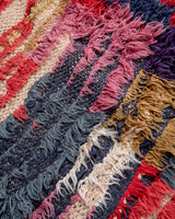 Moderner handgefertigter Berber-Teppich im Vintage-Stil aus Marokko. Boucherouite-Läuferteppich mit wunderschönen Farben und Mustern.