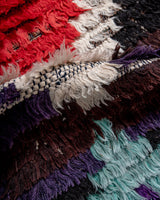 Moderner handgefertigter Berber-Teppich im Vintage-Stil aus Marokko. Boucherouite-Läuferteppich mit wunderschönen Farben und Mustern.
