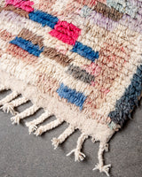 Moderner, handgefertigter Berber-Läuferteppich aus Marokko. Vintage-Teppich mit schönen Farben und Mustern und flauschiger Textur.