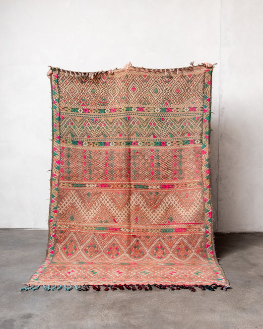 Moderner, handgefertigter Designer-Berberteppich aus Marokko. Vintage Kelim Teppich mit schönen Designs und robustem Flachgewebe.