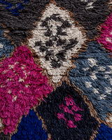 Moderner handgefertigter Berber-Teppich im Vintage-Stil aus Marokko. Boucherouite mit schönen Farben und Mustern.