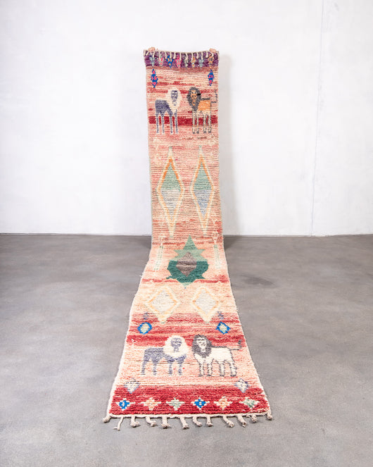 Moderner handgefertigter Berber-Teppich aus Marokko. Boujed mit schönen Farben und Mustern.