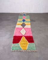 Moderner Designer handgefertigter Berber-Teppich aus Marokko Boujed mit wunderschönen Farben und Mustern