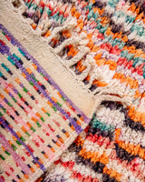 Moderner handgefertigter Berber-Teppich aus Marokko. Boujed mit schönen Farben und Mustern