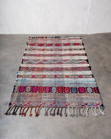 Moderner, handgefertigter Berber-Teppich aus Marokko. Kelim-Teppich mit schönen Designs und robustem Flachgewebe. 100 % Wolle.