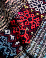 Moderner, handgefertigter Berber-Teppich aus Marokko. Kelim-Teppich mit schönen Designs und robustem Flachgewebe. 100 % Wolle.
